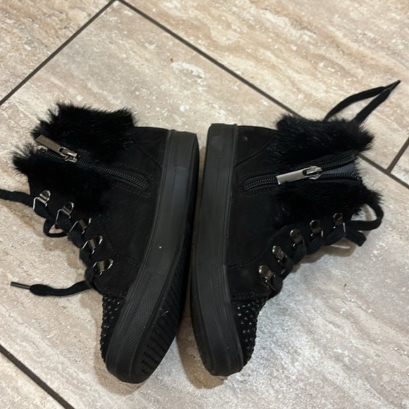 Black KidPik fur topped sneaker with silver studs, size 11 - Picture 2 of 6